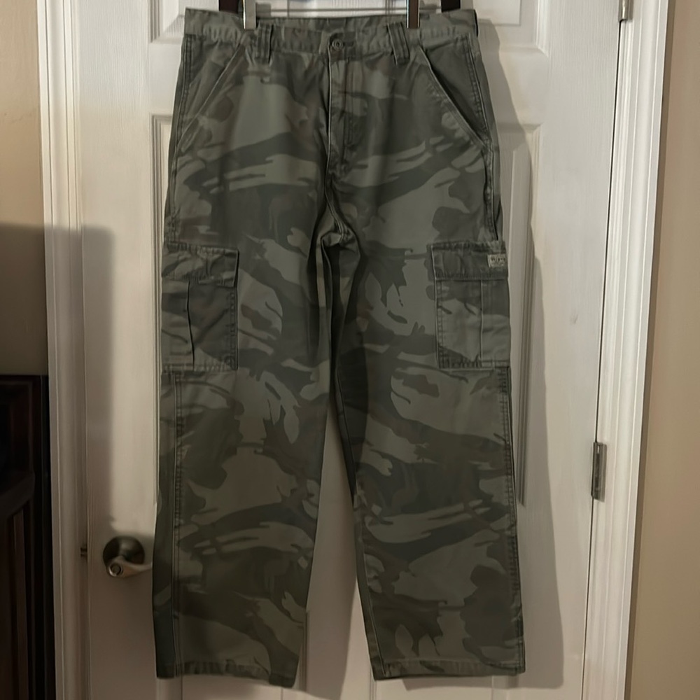Wrangler Men's Camo Cargo Pants - Olive Green